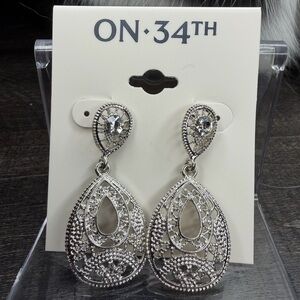 NWT Macy brand Silver tone Teardrop Earrings